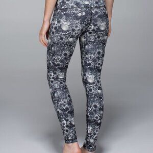 Lululemon Black White Floral Print Wunder Under Leggings Size 6